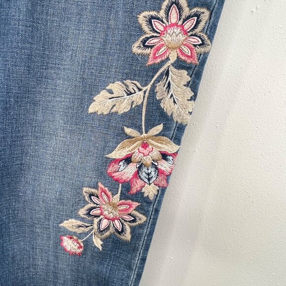 Chicos So Slimming Girlfriend Slim Leg Ankle Jeans 10R Embroidered Floral Blue - Picture 3 of 8